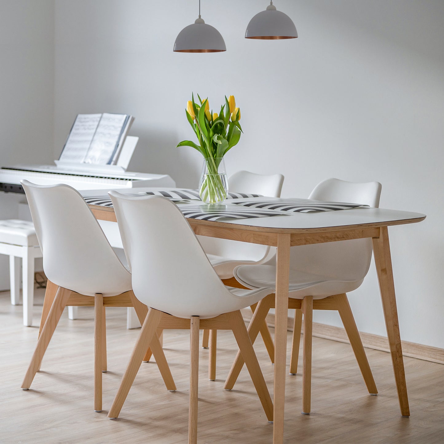 Set of 4 Modern Dining Chairs with PU Leather Seats and Wooden Legs – Mid-Century White