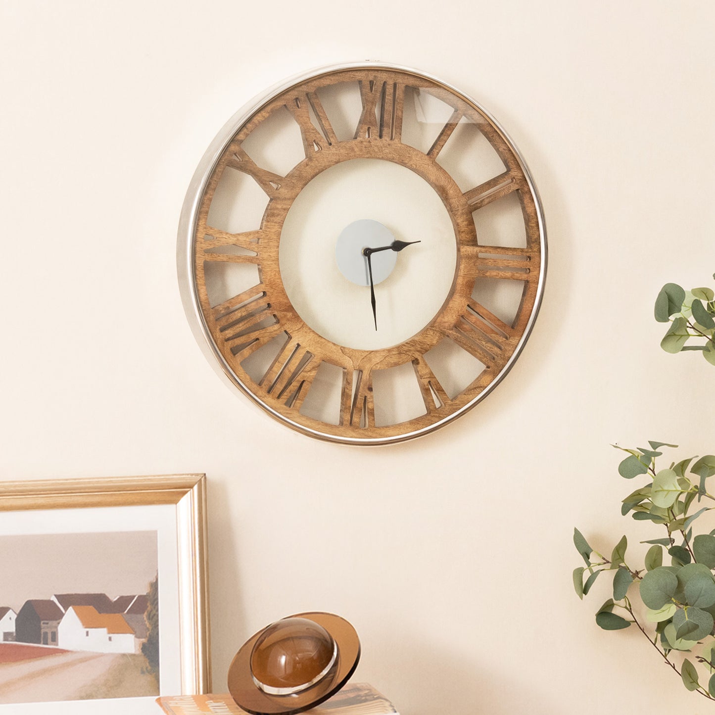 16 Inch Silent Quartz Wall Clock with Classic Roman Numerals and Elegant Frame