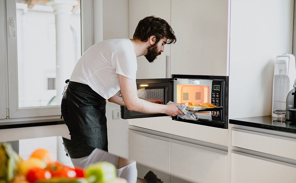 700W Retro 0.7 Cu. Ft Microwave with 5 Power Levels & Child Lock