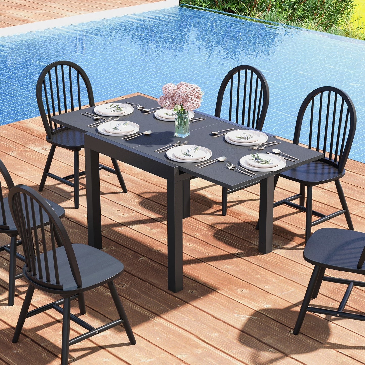 Expandable Outdoor Dining Table for 4 to 6 People with Adjustable Length and Aluminum Frame