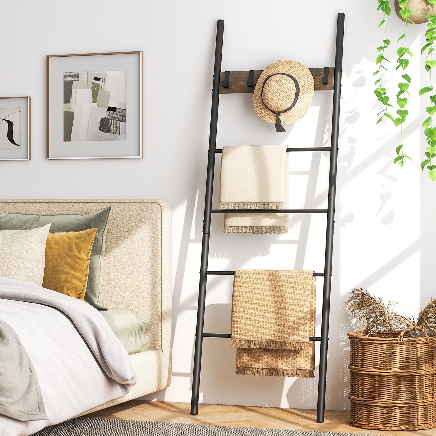 5-Tier Wall-Leaning Blanket Ladder with Removable Hooks and Industrial Design