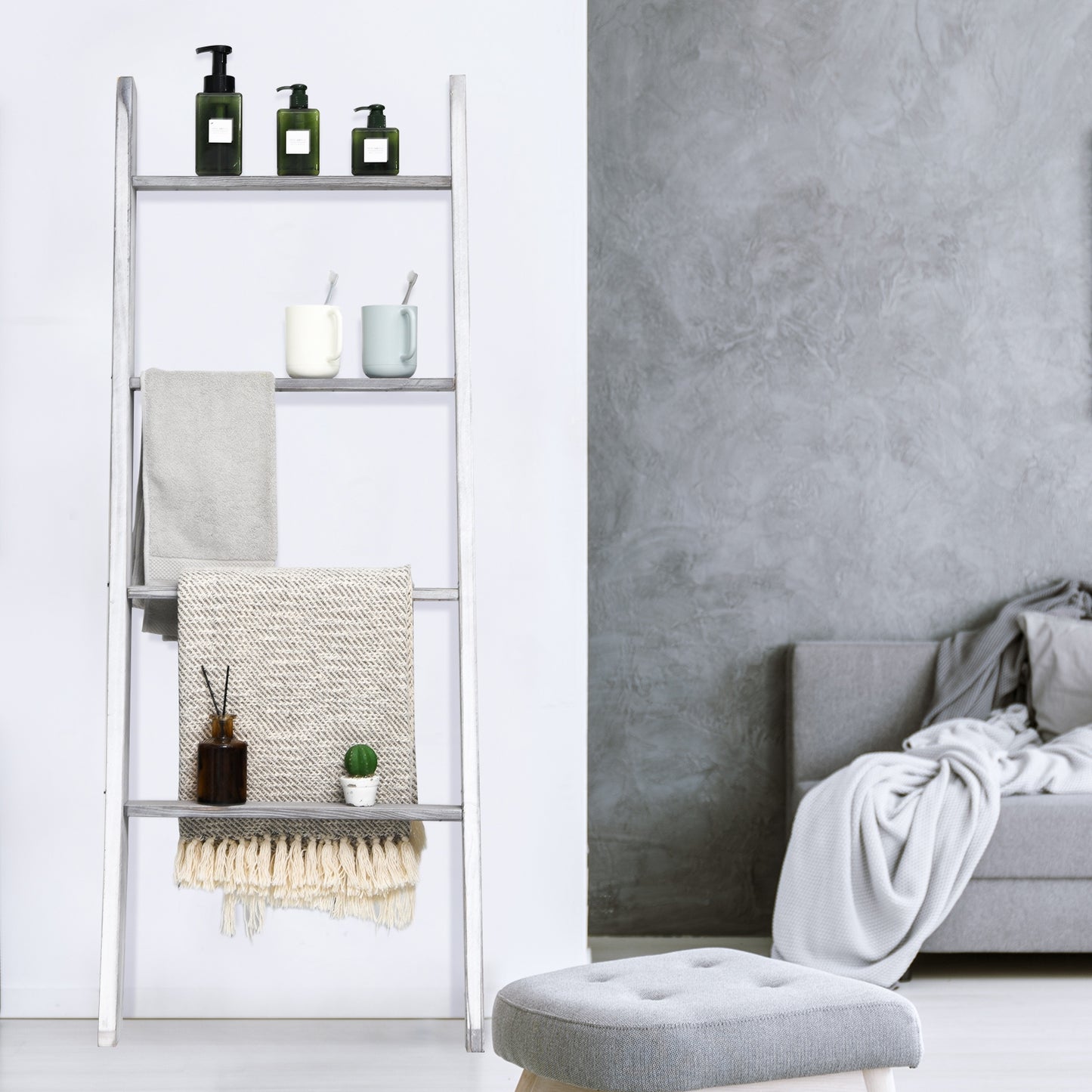 4 Tier Pine Wood Blanket Ladder with Non-Slip Feet for Stylish Storage